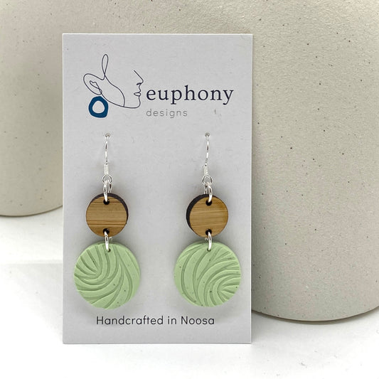 Bamboo Light Green Rippled Leaf Circle Earrings